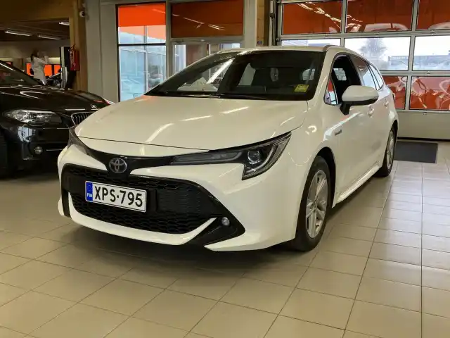 Valkoinen Farmari, Toyota Corolla – XPS-795