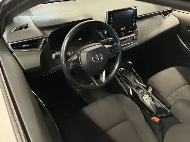 Valkoinen Farmari, Toyota Corolla – XPS-795