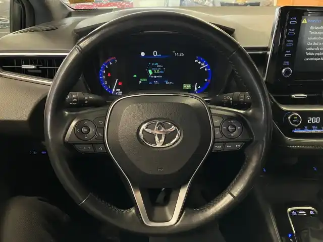 Valkoinen Farmari, Toyota Corolla – XPS-795