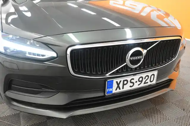 Harmaa Farmari, Volvo V90 – XPS-920