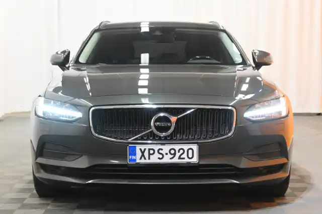 Harmaa Farmari, Volvo V90 – XPS-920