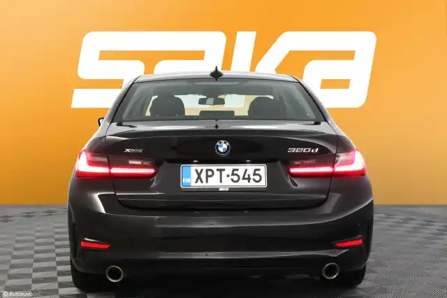 Musta Sedan, BMW 320 – XPT-545