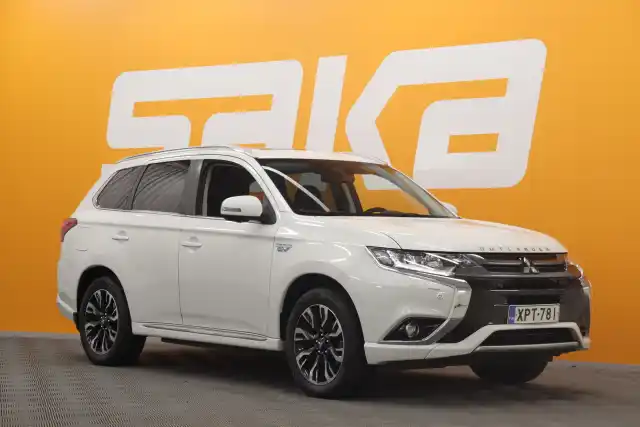 Valkoinen Maastoauto, Mitsubishi Outlander PHEV – XPT-781