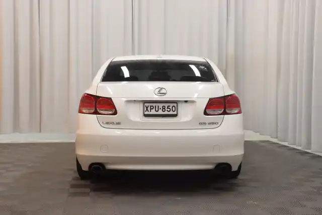 Valkoinen Sedan, Lexus GS – XPU-850