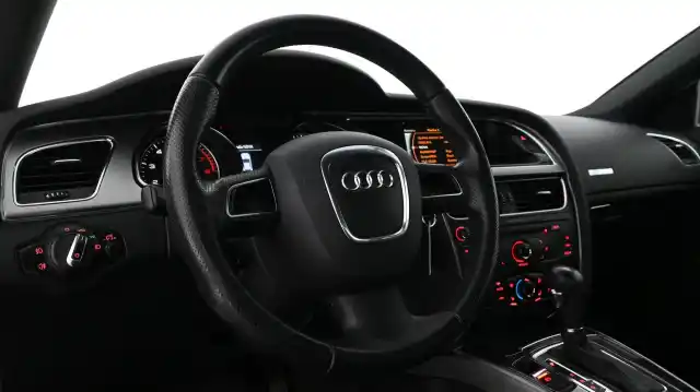 Harmaa Coupe, Audi A5 – XPY-702