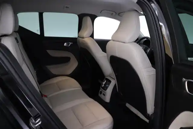Musta Maastoauto, Volvo XC40 – XRB-729