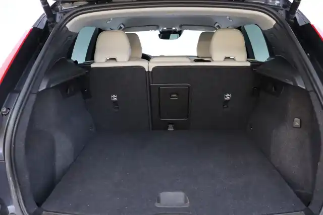 Musta Maastoauto, Volvo XC40 – XRB-729