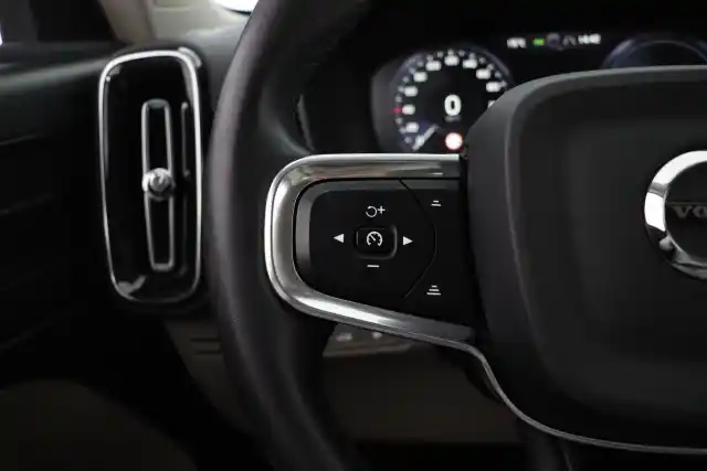Musta Maastoauto, Volvo XC40 – XRB-729