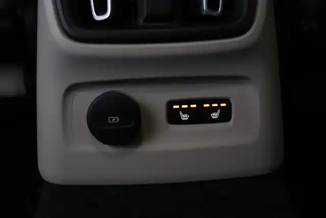 Musta Maastoauto, Volvo XC40 – XRB-729