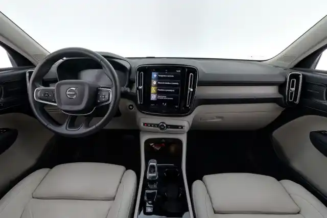 Musta Maastoauto, Volvo XC40 – XRB-729