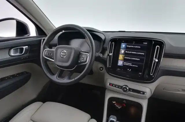 Musta Maastoauto, Volvo XC40 – XRB-729