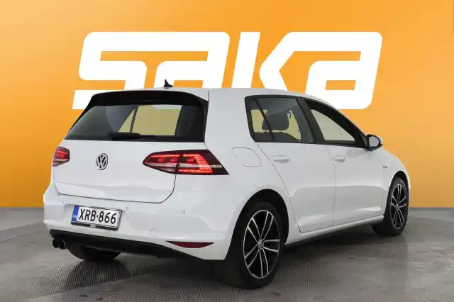 Valkoinen Viistoperä, Volkswagen Golf – XRB-866