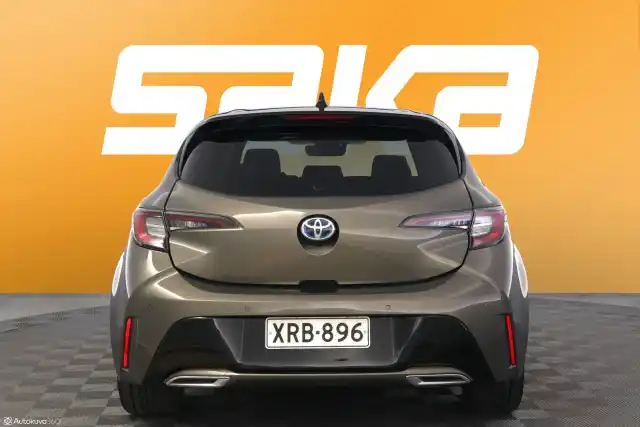 Ruskea Viistoperä, Toyota Corolla – XRB-896