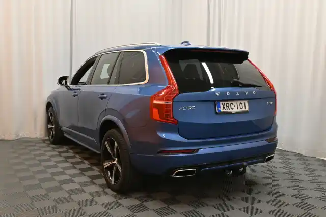 Sininen Tila-auto, Volvo XC90 – XRC-101