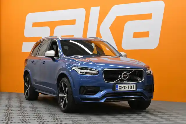 Sininen Tila-auto, Volvo XC90 – XRC-101