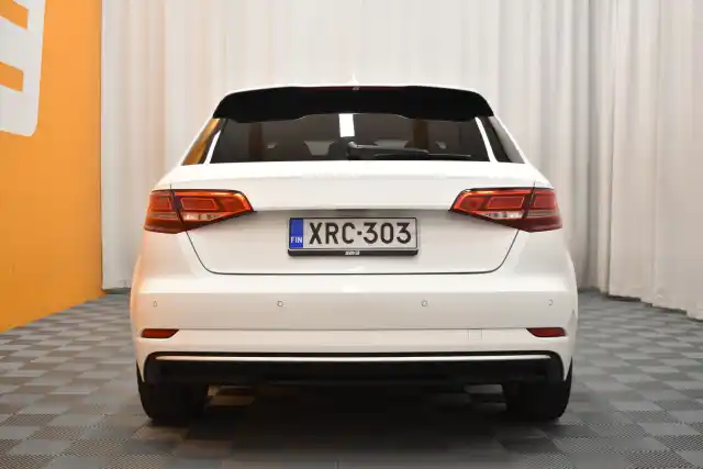 Valkoinen Viistoperä, Audi A3 – XRC-303