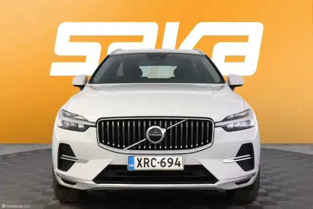 Valkoinen Maastoauto, Volvo XC60 – XRC-694