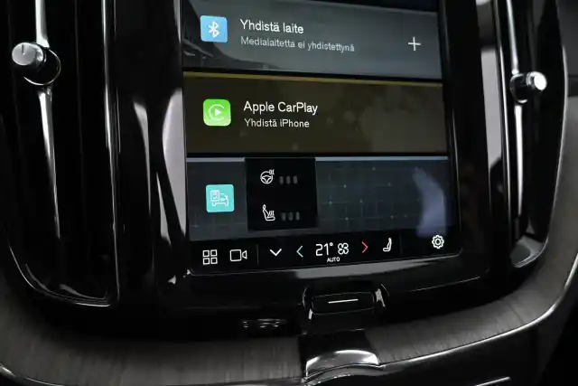Valkoinen Maastoauto, Volvo XC60 – XRC-694