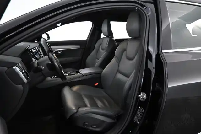 Musta Farmari, Volvo V90 – XRE-365