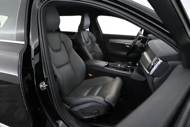 Musta Farmari, Volvo V90 – XRE-365