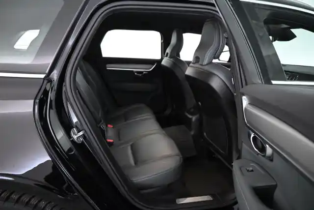 Musta Farmari, Volvo V90 – XRE-365