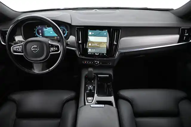 Musta Farmari, Volvo V90 – XRE-365