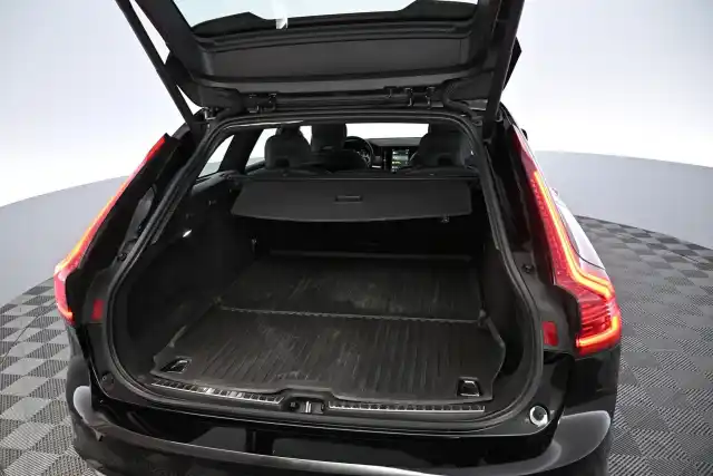 Musta Farmari, Volvo V90 – XRE-365