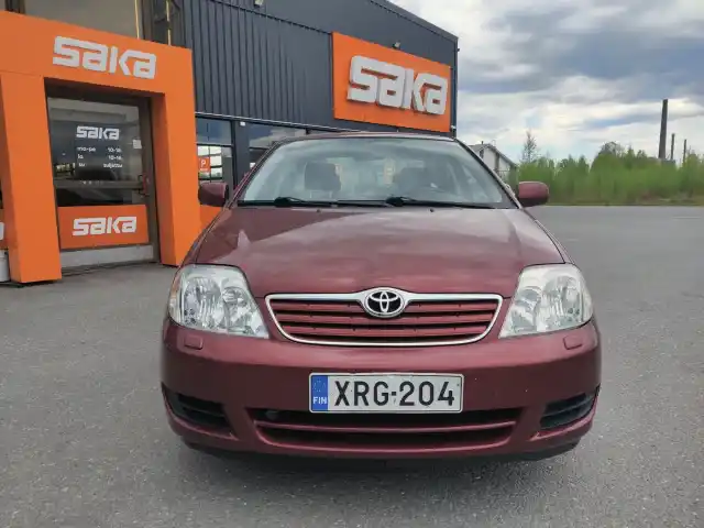 Punainen Sedan, Toyota Corolla – XRG-204