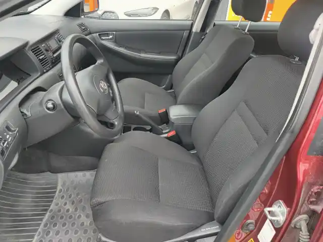 Punainen Sedan, Toyota Corolla – XRG-204