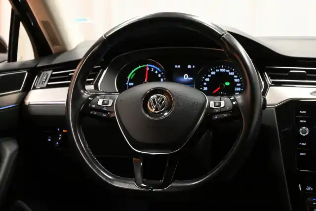 Harmaa Farmari, Volkswagen Passat – XRH-151