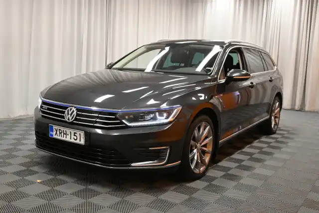 Harmaa Farmari, Volkswagen Passat – XRH-151