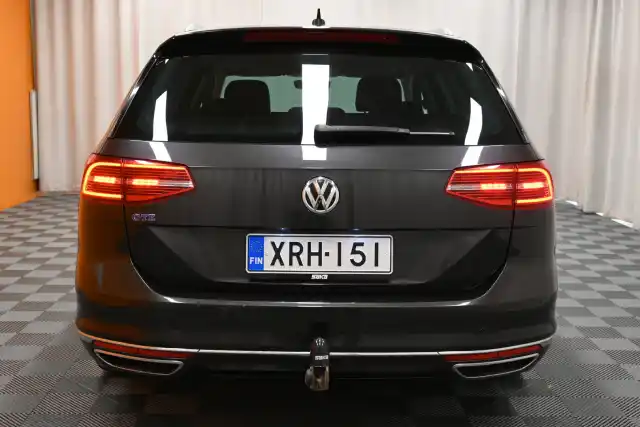 Harmaa Farmari, Volkswagen Passat – XRH-151