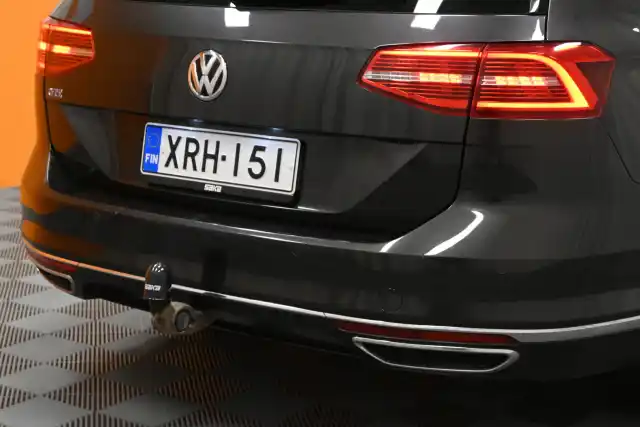 Harmaa Farmari, Volkswagen Passat – XRH-151