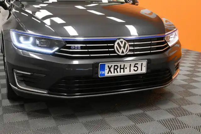 Harmaa Farmari, Volkswagen Passat – XRH-151