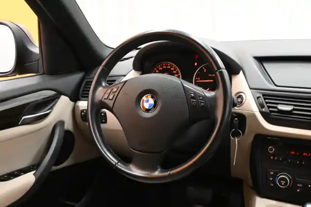 Musta Maastoauto, BMW X1 – XRH-172