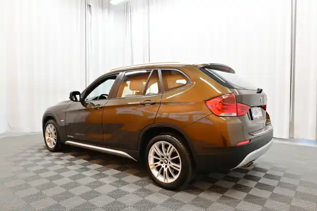 Musta Maastoauto, BMW X1 – XRH-172