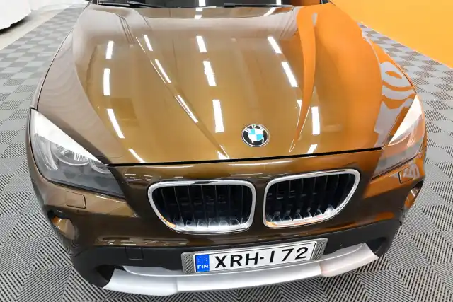 Musta Maastoauto, BMW X1 – XRH-172