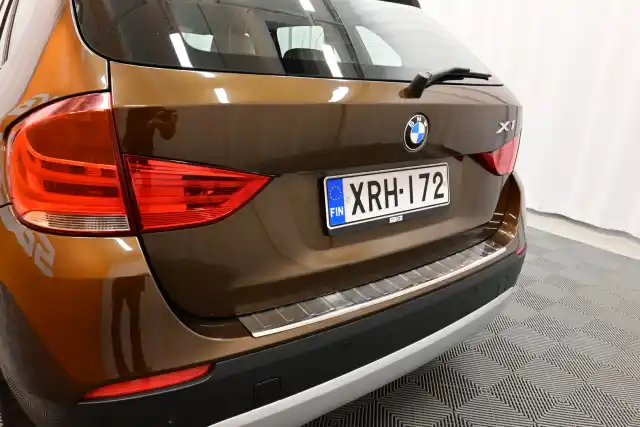 Musta Maastoauto, BMW X1 – XRH-172