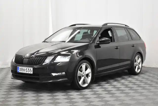 Musta Farmari, Skoda Octavia – XRH-535