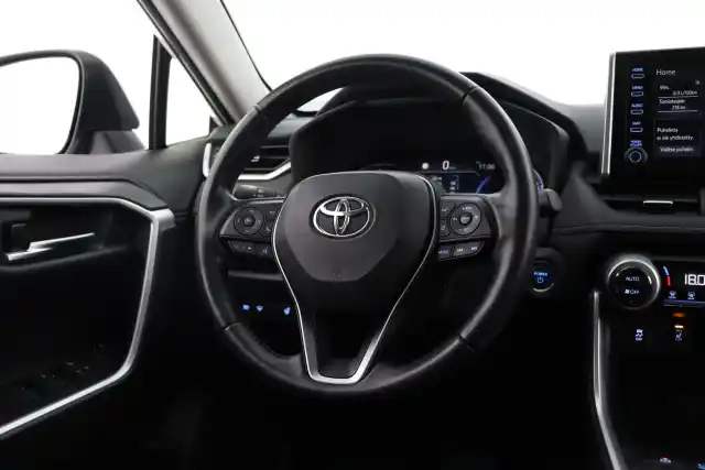 Valkoinen Maastoauto, Toyota RAV4 – XRH-665