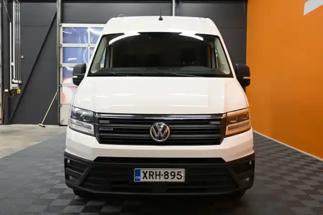 Valkoinen Pakettiauto, Volkswagen Crafter – XRH-895