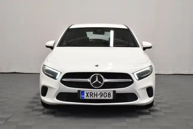 Valkoinen Viistoperä, Mercedes-Benz A – XRH-908