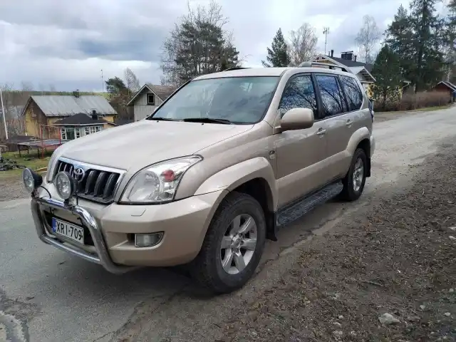 Ruskea (beige) Maastoauto, Toyota Land Cruiser – XRI-709