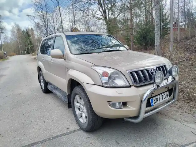 Ruskea (beige) Maastoauto, Toyota Land Cruiser – XRI-709