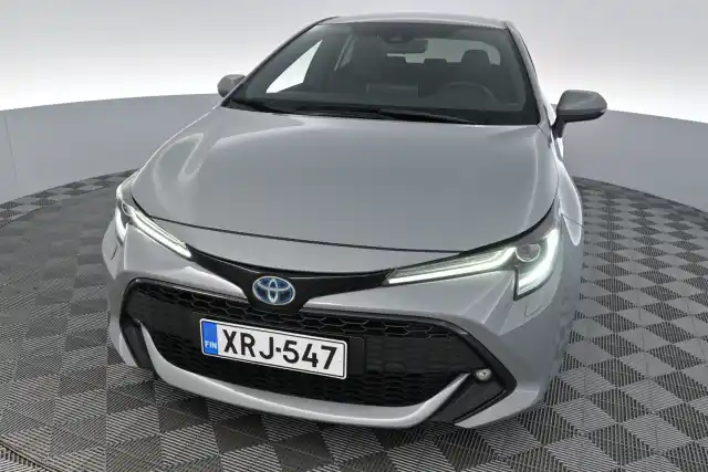 Harmaa Viistoperä, Toyota Corolla – XRJ-547