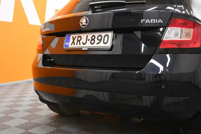 Musta Viistoperä, Skoda Fabia – XRJ-890