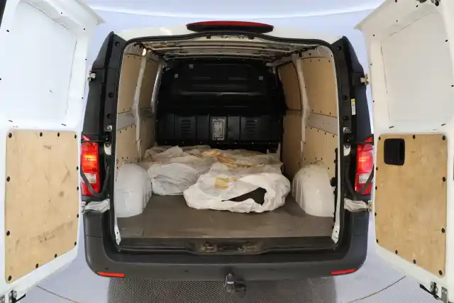 Valkoinen Pakettiauto, Mercedes-Benz Vito – XRK-614