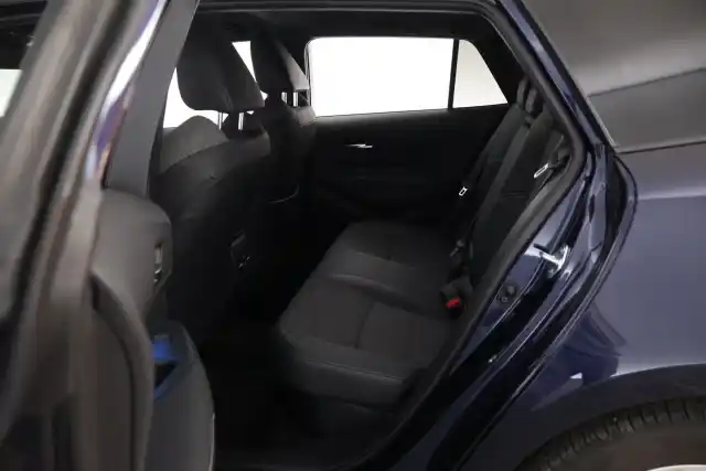 Sininen Farmari, Toyota Corolla – XRK-811
