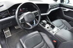 Valkoinen Maastoauto, Volkswagen Touareg – XRM-697, kuva 4