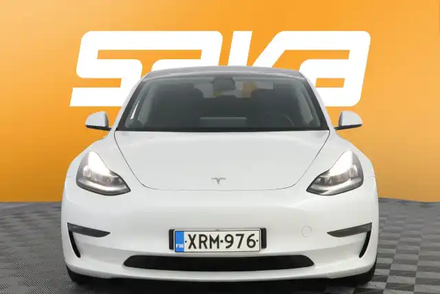 Valkoinen Sedan, Tesla Model 3 – XRM-976